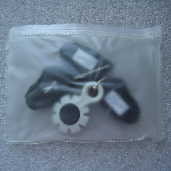 Stampin' Up Mini Rotary Cutter Tool: Perforate, Score and Cut - Picture 3 of 3